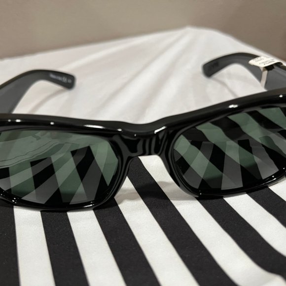 VonZipper Juvie sunglasses (black frame/gray lenses) main image 5